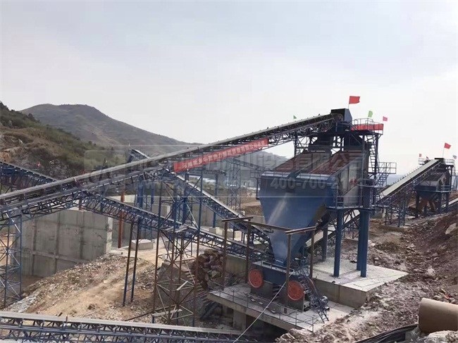 生產(chǎn)線中的ZSJ雙轉(zhuǎn)子制砂整形機